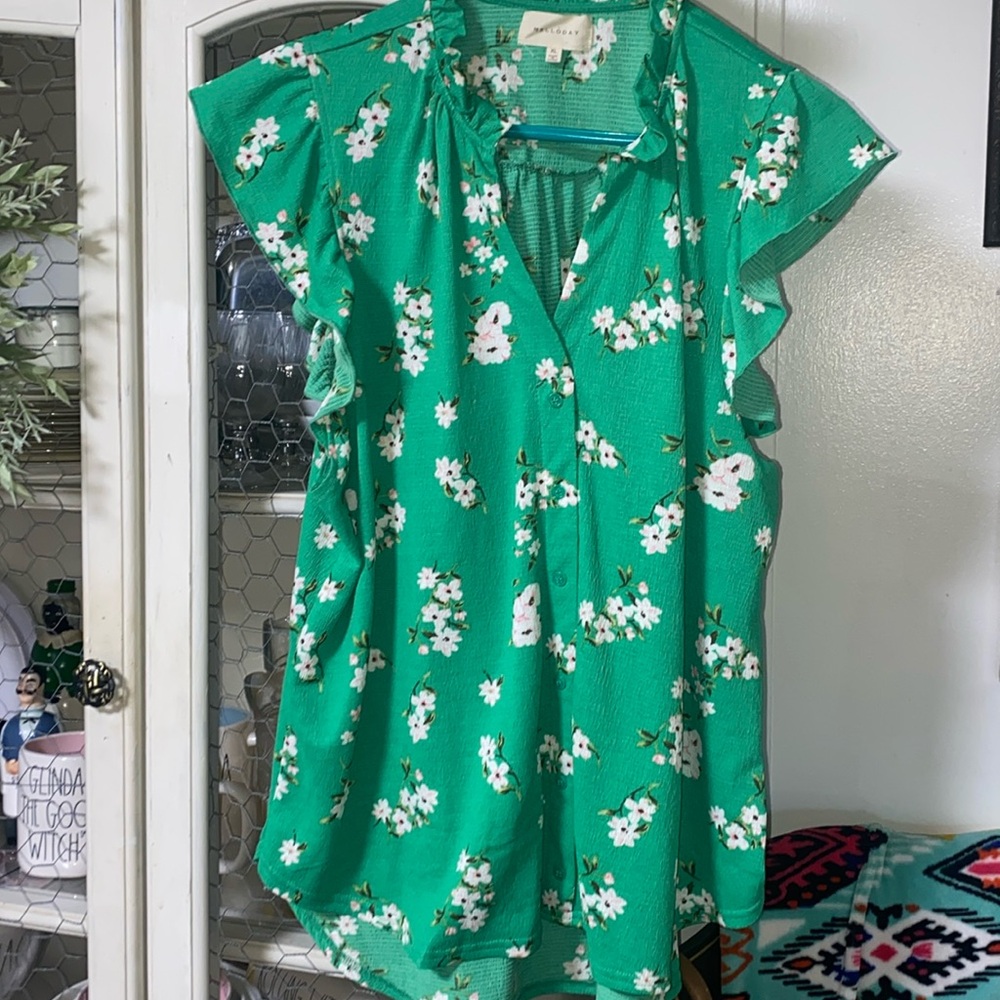 Super Cute Green Flowered Shirt - Picture 1 of 5